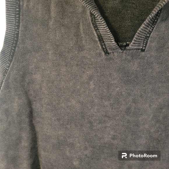 NWOT Sew in Love Women's Large Gray Acid Wash Sleeveless Hooded Shirt - Picture 2 of 5